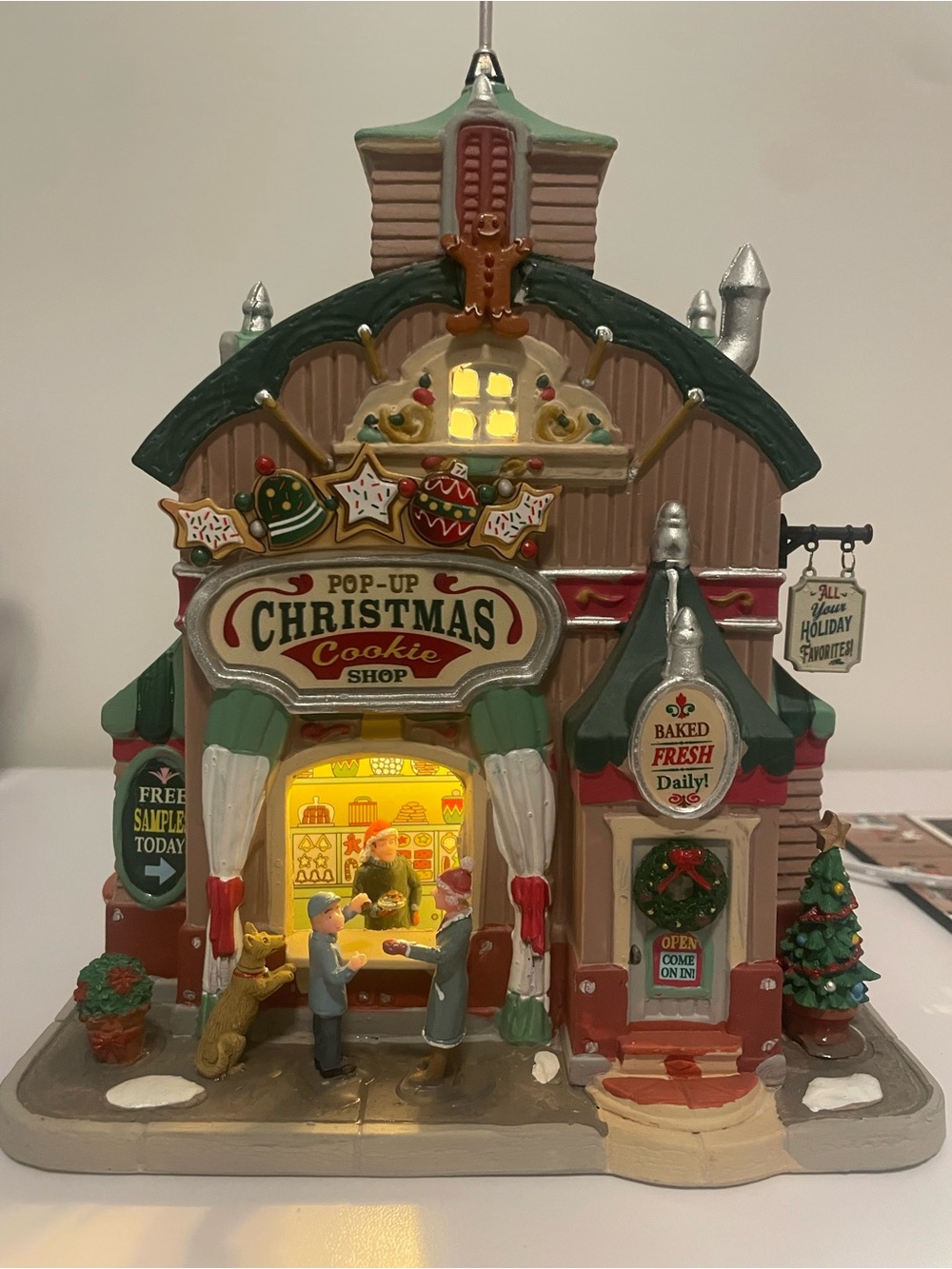 Lemax Pop-Up Christmas Cookie Shop - Green / Red / Cream